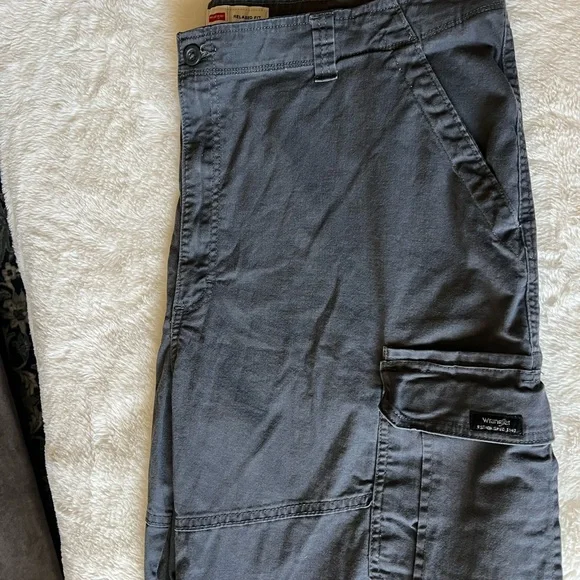 Men's Gray Cargo Shorts - Picture 4 of 5